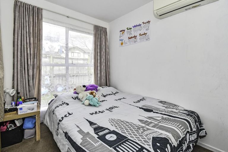 Photo of property in 2/33 Kenderdine Road, Papatoetoe, Auckland, 2025