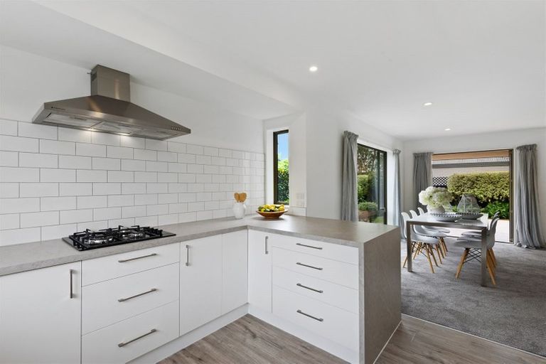 Photo of property in 130 Wairakei Road, Bryndwr, Christchurch, 8053