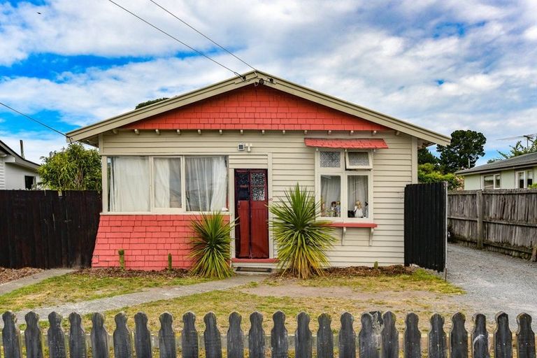 Photo of property in 147 Bowhill Road, New Brighton, Christchurch, 8083