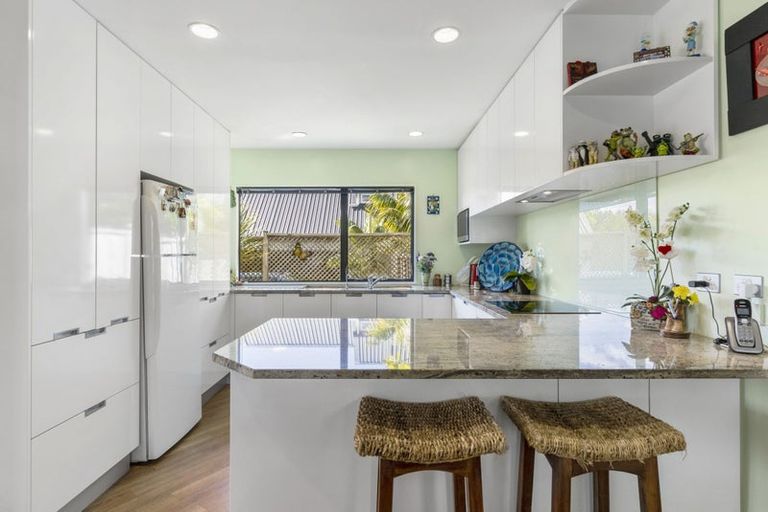 Photo of property in 15 Perendale Close, Somerville, Auckland, 2014