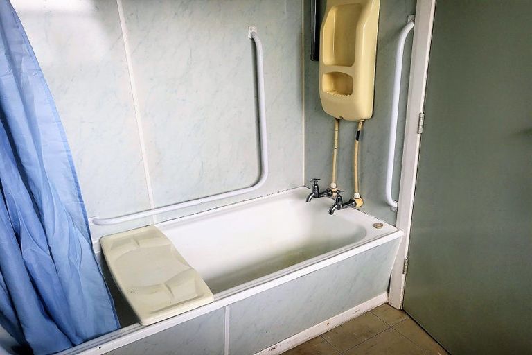 Photo of property in 1/25 Queen Street, Dannevirke, 4930