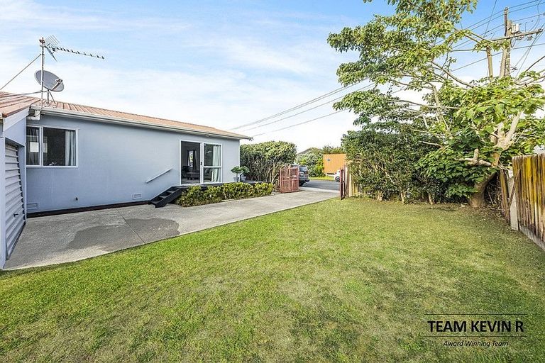 Photo of property in 2/76 Mcannalley Street, Manurewa East, Auckland, 2102
