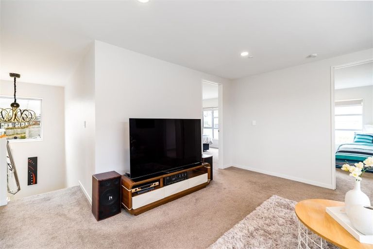 Photo of property in 106 Colonial Drive, Silverdale, 0932