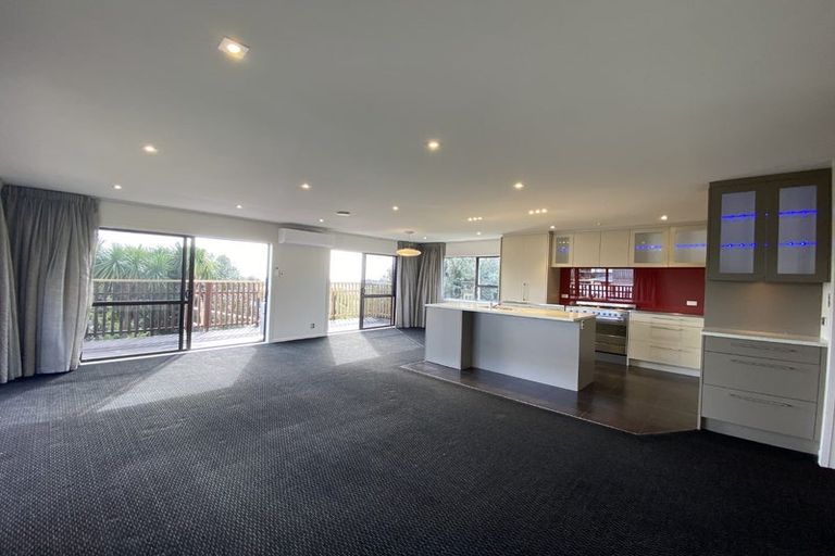 Photo of property in 40 Whangaparaoa Road, Red Beach, 0932