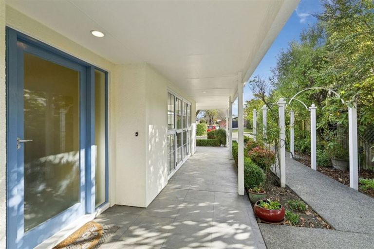 Photo of property in 17 Cricklewood Place, Avonhead, Christchurch, 8042