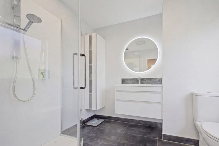 Photo of property in 40 Westpark Drive, West Harbour, Auckland, 0618