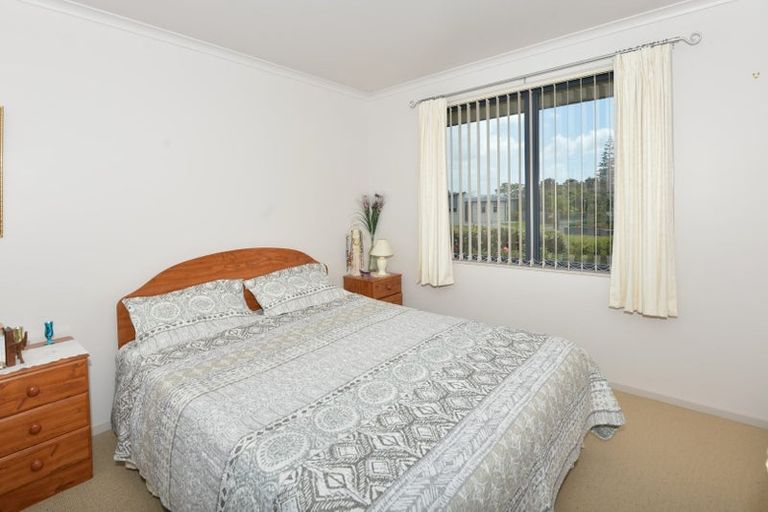 Photo of property in 19 Barbados Way, One Tree Point, 0118