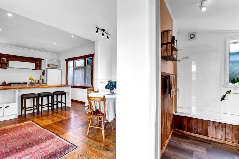 Photo of property in 7 Seddon Street, Westown, New Plymouth, 4310