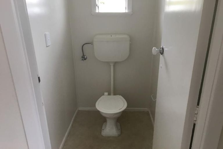 Photo of property in 16 Beaubank Road, Kelston, Auckland, 0602