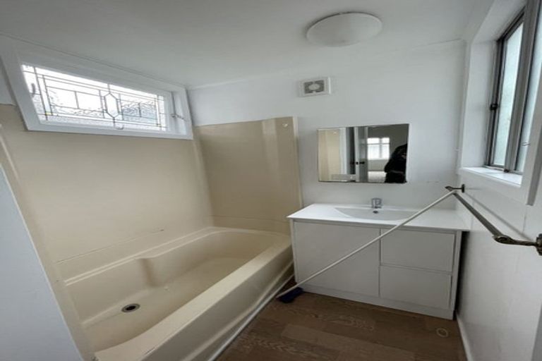 Photo of property in 11 Roberton Road, Avondale, Auckland, 1026