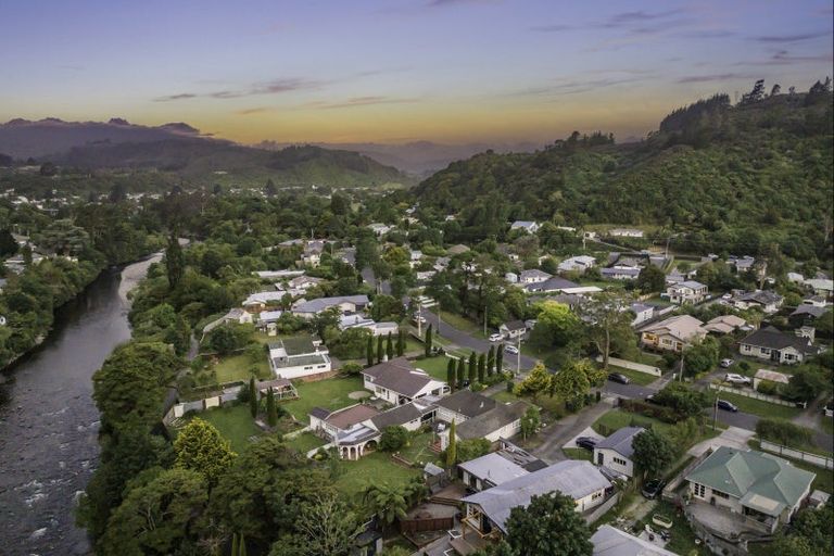 Photo of property in 17 Black Beech Street, Birchville, Upper Hutt, 5018