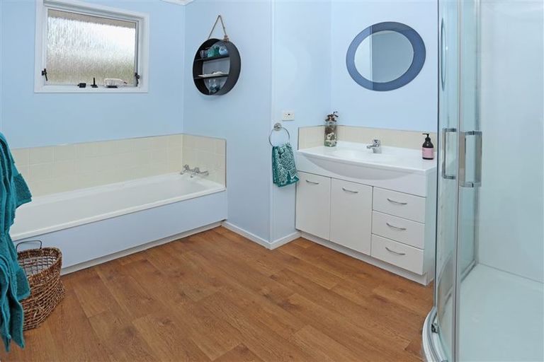 Photo of property in 26 Wirihana Road, Titirangi, Auckland, 0604