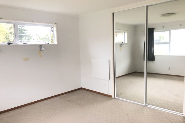 Photo of property in 7 Nielsen Place, Massey, Auckland, 0614