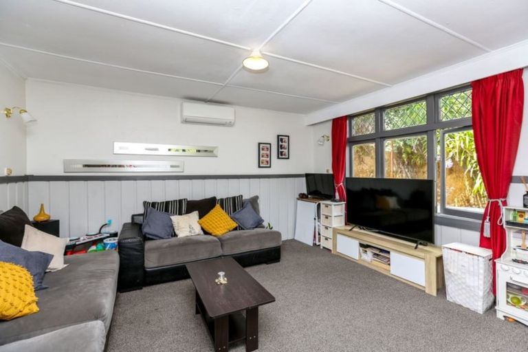 Photo of property in 212 Huatoki Street, Upper Vogeltown, New Plymouth, 4310