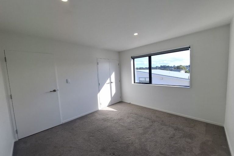 Photo of property in 70c Stanley Road, Glenfield, Auckland, 0629