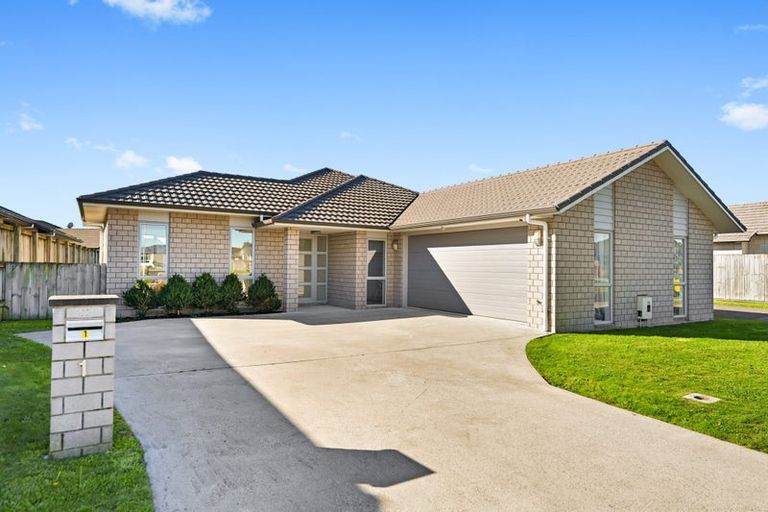 Photo of property in 1 Astelia Lane, Rototuna North, Hamilton, 3210