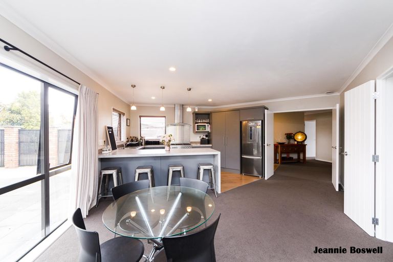 Photo of property in 40 Tennyson Avenue, Kelvin Grove, Palmerston North, 4414