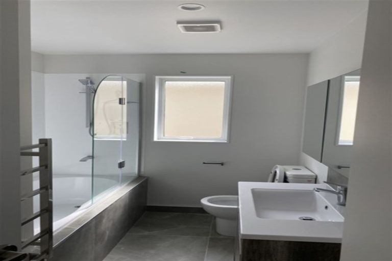 Photo of property in 24 Warbler Crescent, Papakura, 2110