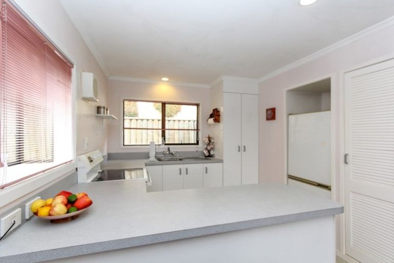 Photo of property in 68 Waiwaka Terrace, Strandon, New Plymouth, 4312