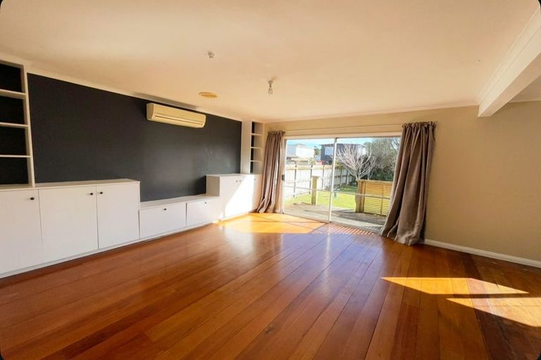 Photo of property in 52 Wallace Place, Westown, New Plymouth, 4310