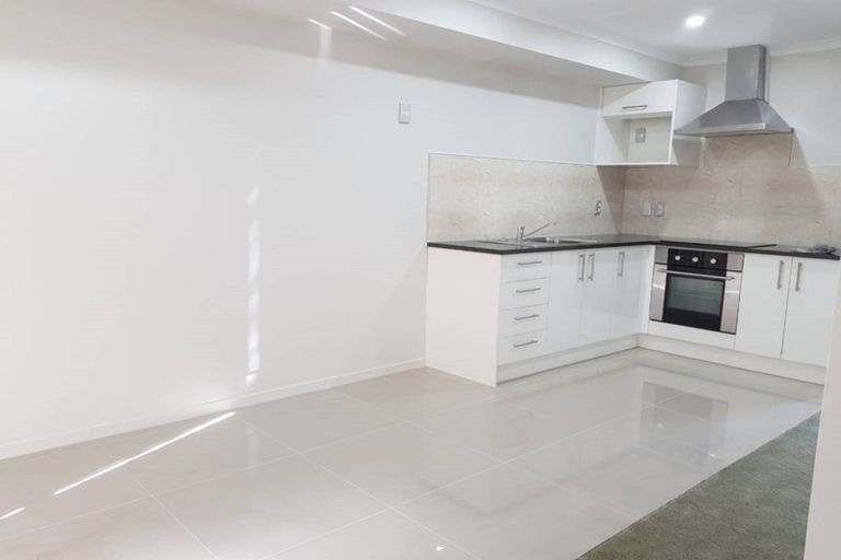 Photo of property in 1/5 Wallson Crescent, Wiri, Auckland, 2104