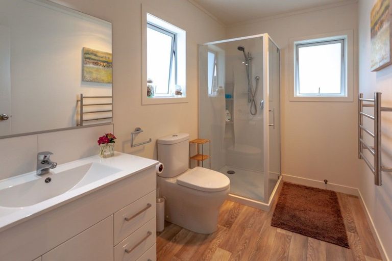 Photo of property in 107 Riverview Road, Whangamata, 3620