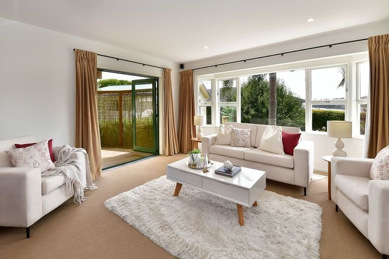 Photo of property in 45 Tindalls Bay Road, Tindalls Beach, Whangaparaoa, 0930
