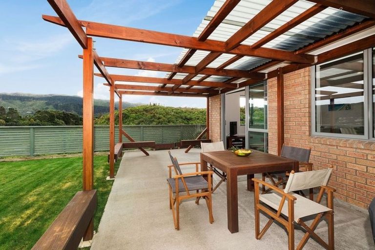 Photo of property in 20 Mervyn Kemp Drive, Tawa, Wellington, 5028