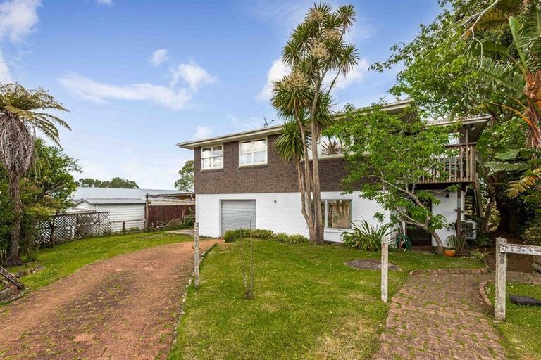 Photo of property in 25 Bridgens Avenue, Te Atatu Peninsula, Auckland, 0610