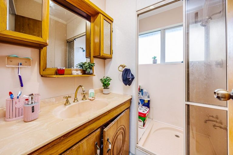 Photo of property in 10 Albertson Place, Manurewa, Auckland, 2102