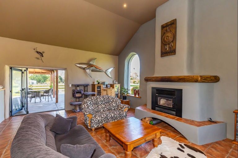 Photo of property in 100 Waihou Road, Levin, 5571