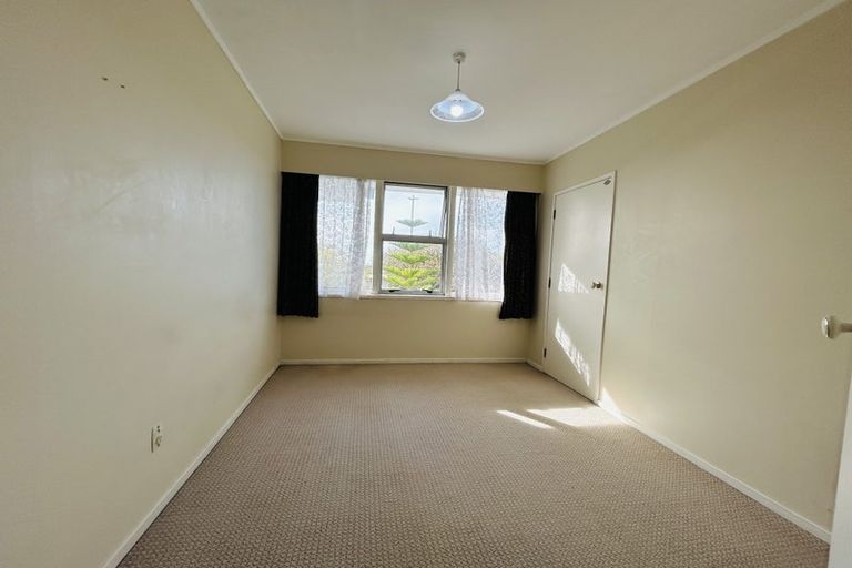 Photo of property in 1 Hume Drive, Hillcrest, Auckland, 0627