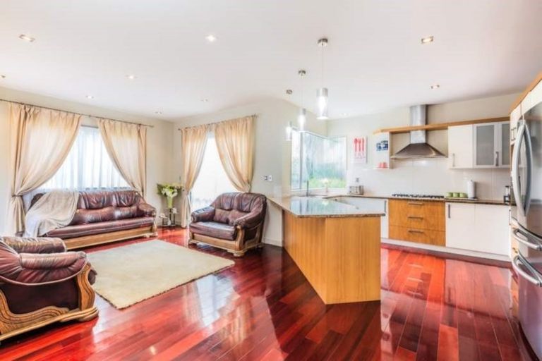 Photo of property in 15 Mana Lane, Pinehill, Auckland, 0632