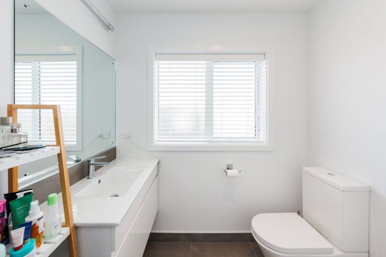 Photo of property in 23 Vaucluse Heights, Fitzherbert, Palmerston North, 4410