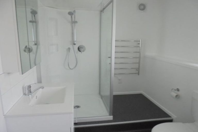 Photo of property in 132a Kelburn Parade, Kelburn, Wellington, 6012