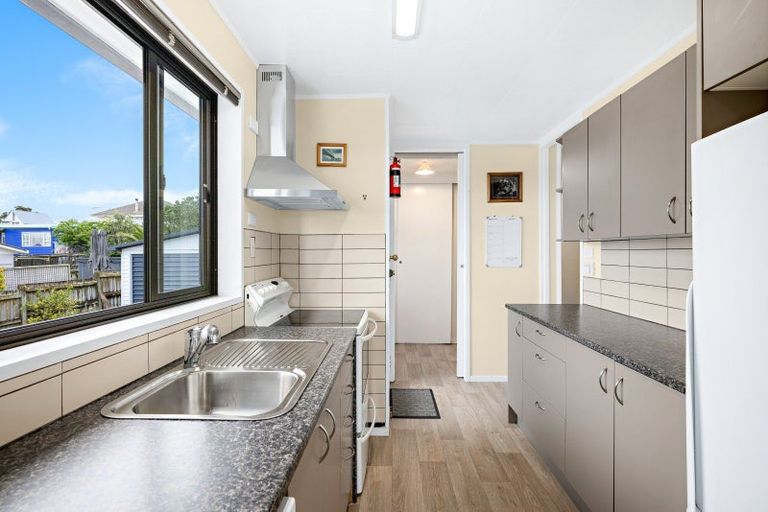 Photo of property in 11 Rawhiti Place, Snells Beach, 0920