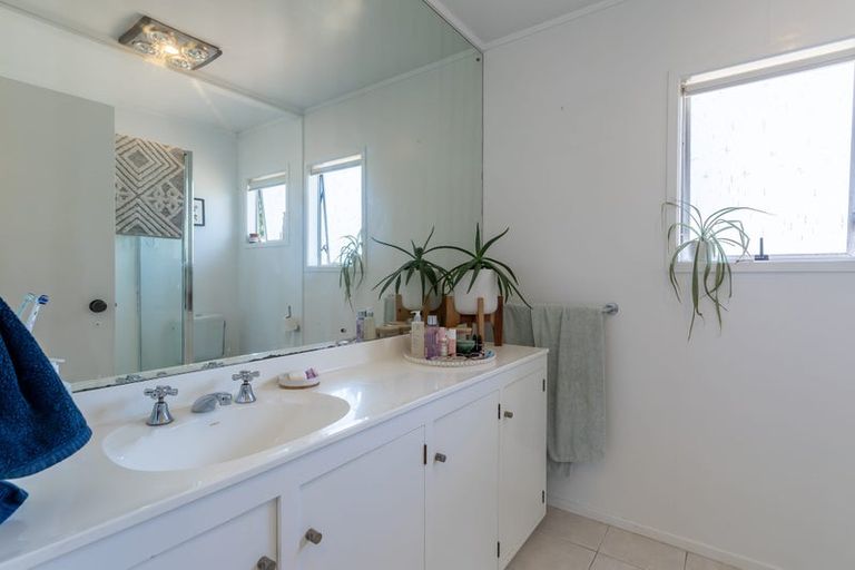 Photo of property in 2/24 Bedford Street, Te Atatu South, Auckland, 0610