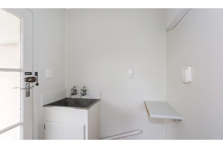 Photo of property in 1/6 Ray Small Drive, Papakura, 2110