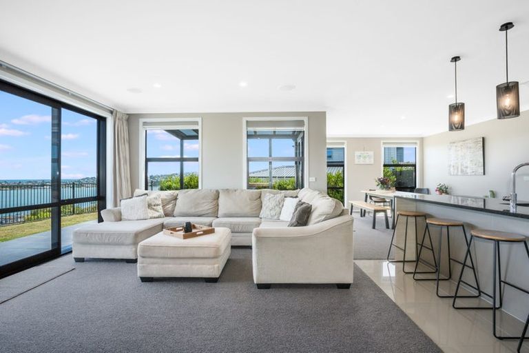 Photo of property in 34 Waitaria Terrace, Aotea, Porirua, 5024