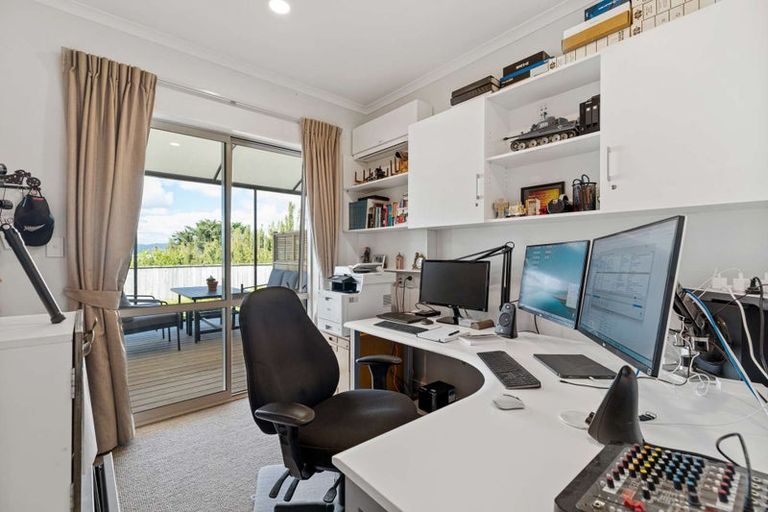 Photo of property in 9 River Road, Te Atatu Peninsula, Auckland, 0610