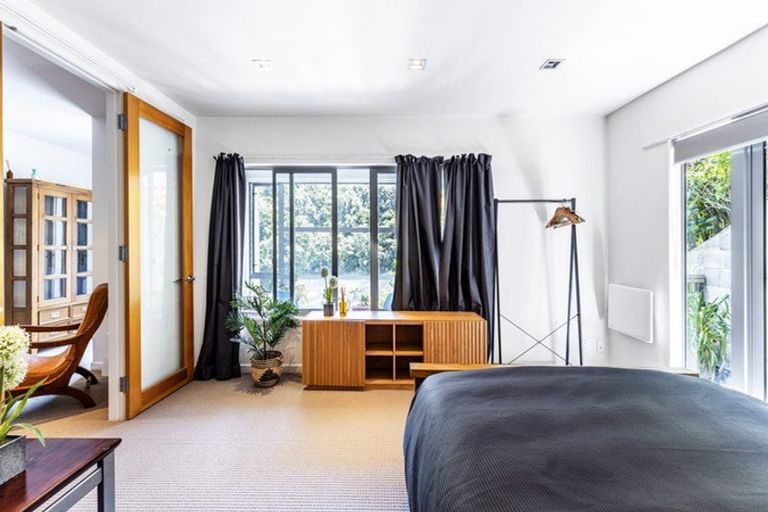 Photo of property in 2/17 Blackbridge Road, Wadestown, Wellington, 6012