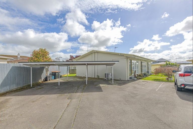 Photo of property in 8 Lowestoft Place, West End, Palmerston North, 4412