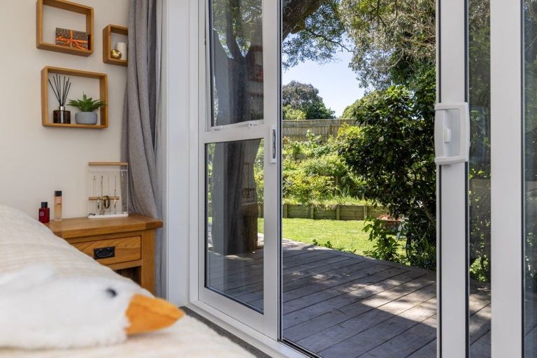 Photo of property in 35 Tennis Court Road, Raumati South, Paraparaumu, 5032