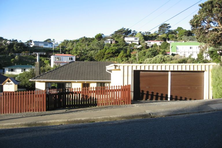 Photo of property in 35 Lyndfield Lane, Newlands, Wellington, 6037