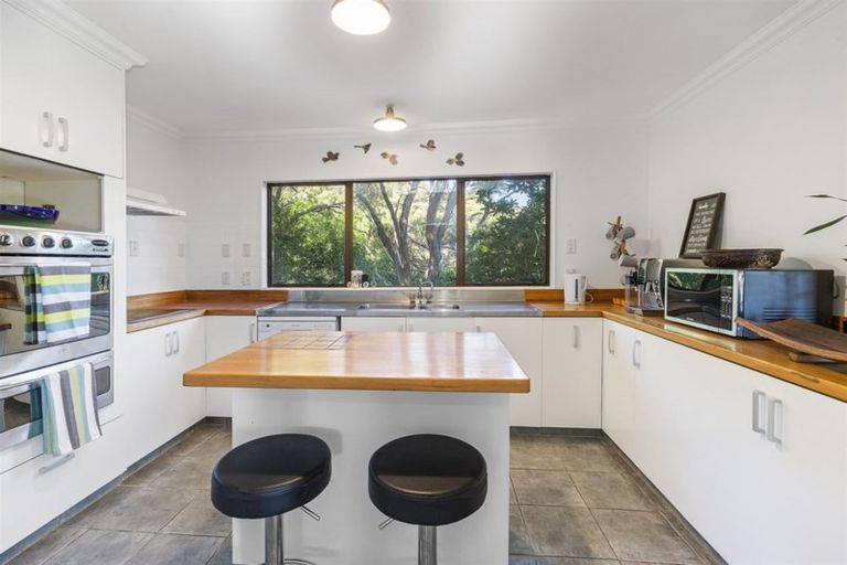 Photo of property in 40 Kinloch Place, Papakowhai, Porirua, 5024