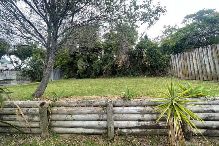Photo of property in 6 Thalia Place, Totara Vale, Auckland, 0629
