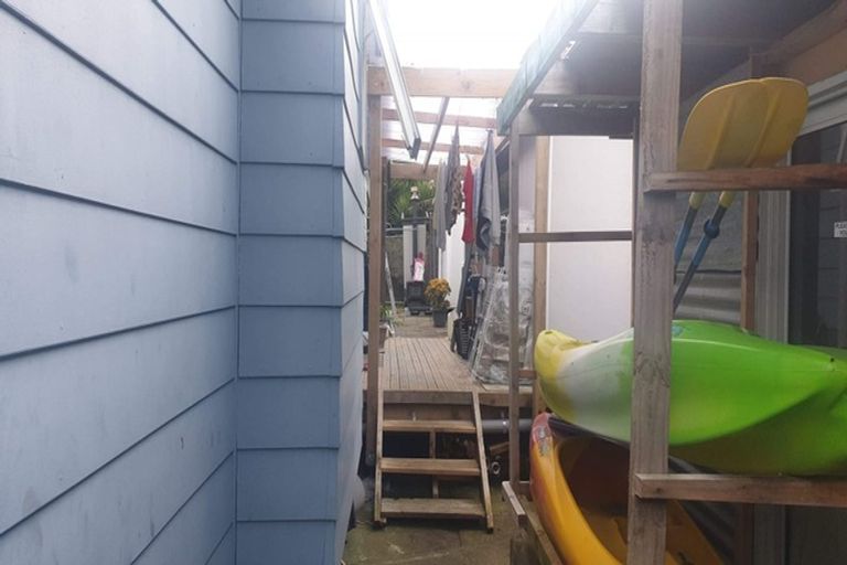 Photo of property in 370 Roscommon Road, Clendon Park, Auckland, 2103