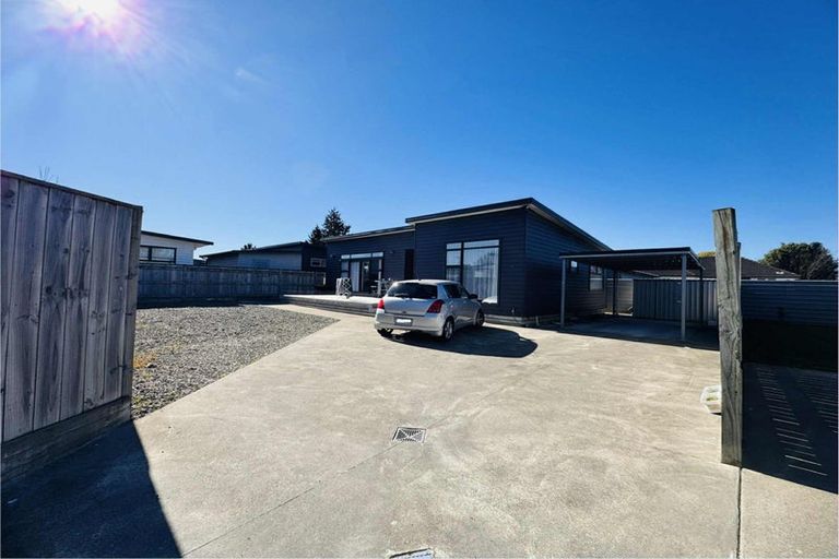 Photo of property in 48 Exeter Crescent, Takaro, Palmerston North, 4412