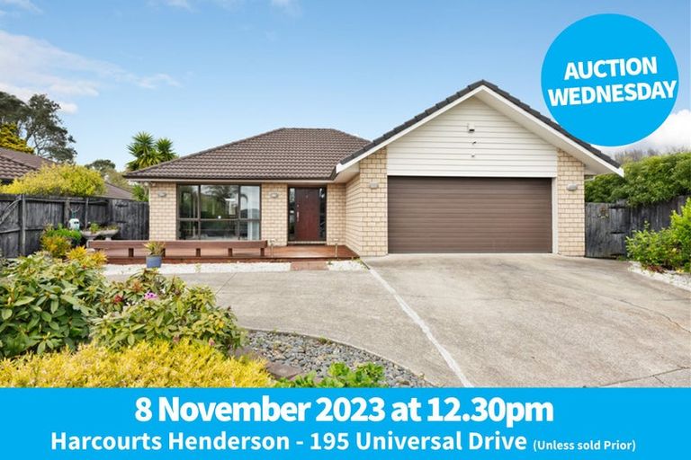 Photo of property in 112 Lake Panorama Drive, Henderson Valley, Auckland, 0612