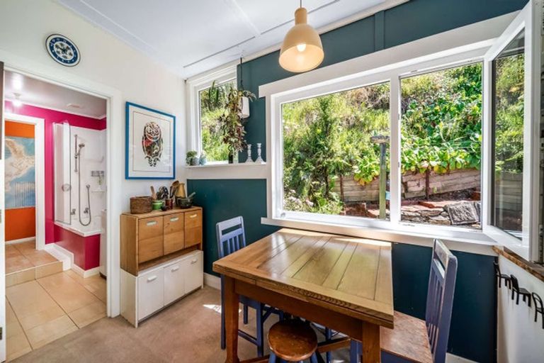 Photo of property in 17 Adderley Terrace, Ravensbourne, Dunedin, 9022